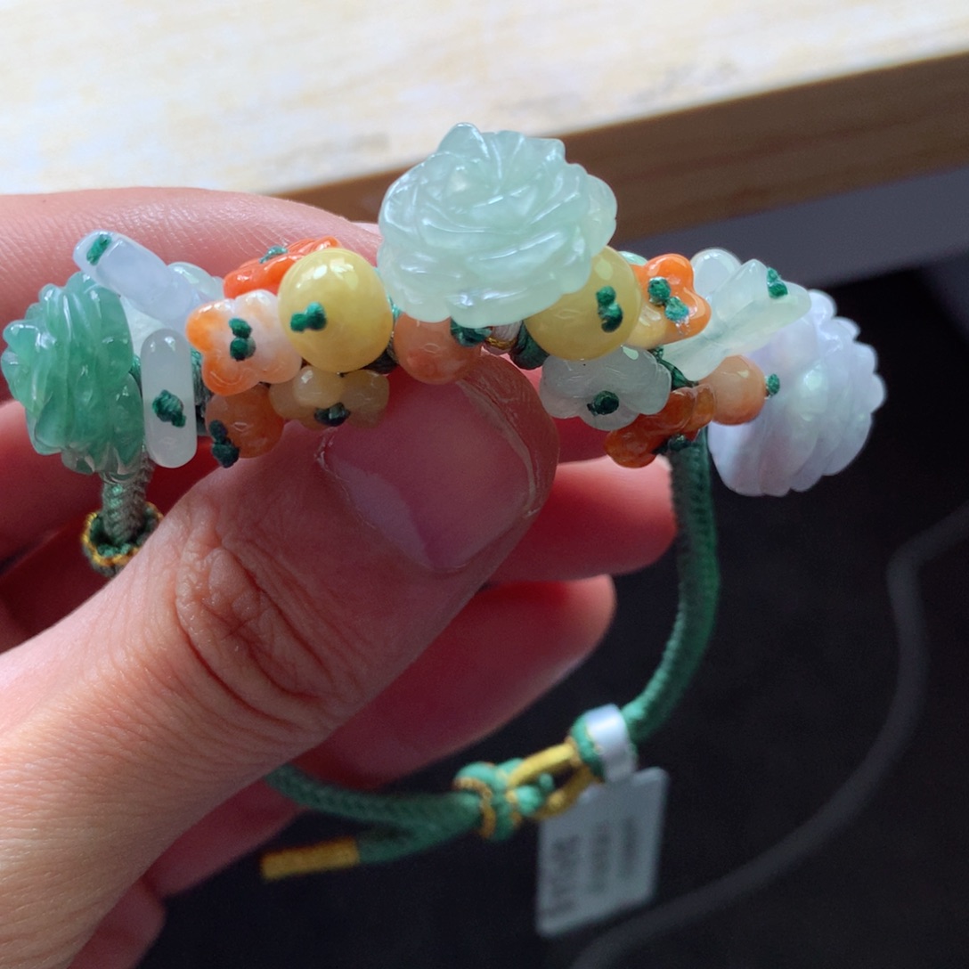 翡翠颈饰未镶嵌吊坠