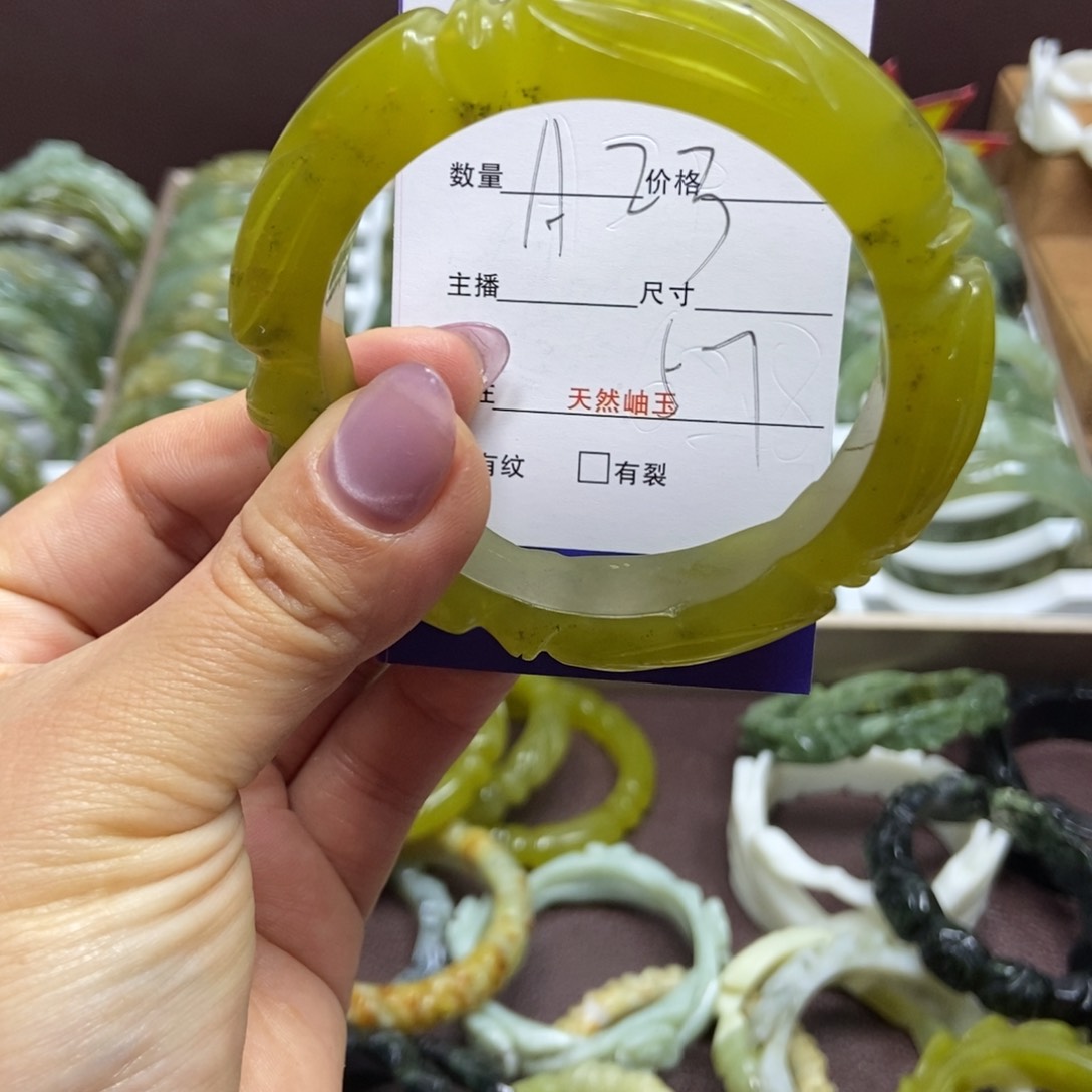 蛇纹石玉手镯未镶嵌