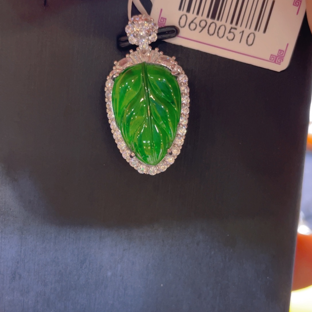 翡翠未镶嵌颈饰吊坠