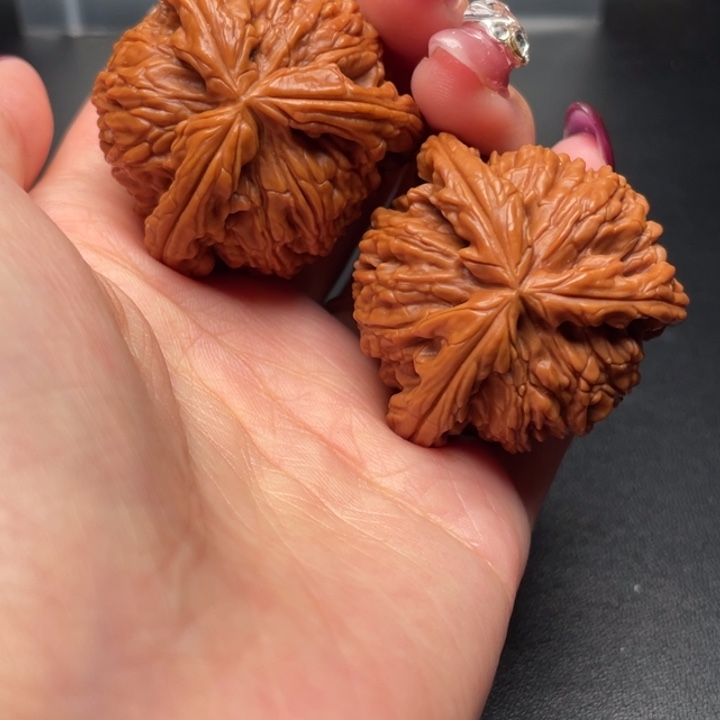 硕***硕吊坠文玩核桃白狮子