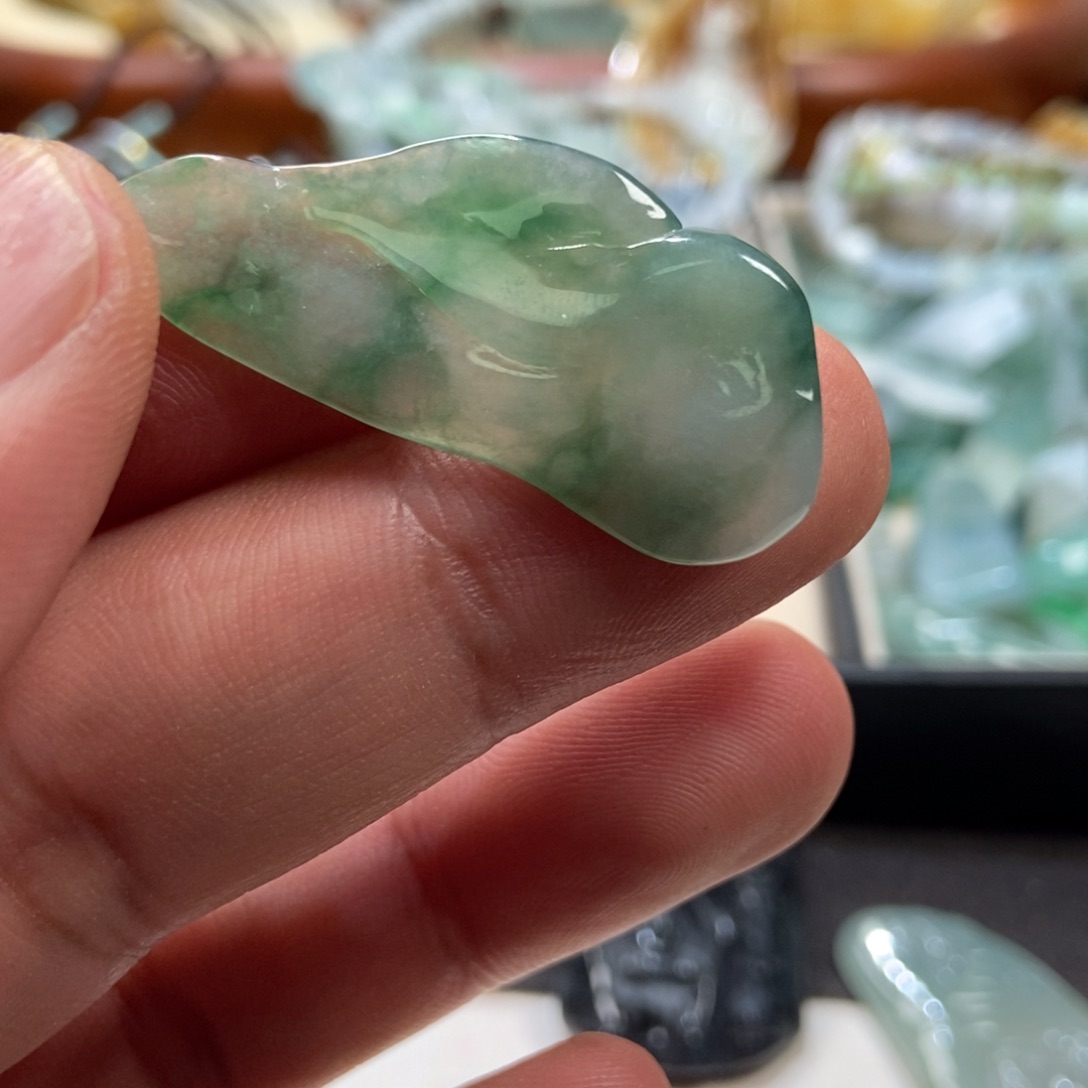 翡翠未镶嵌颈饰随性