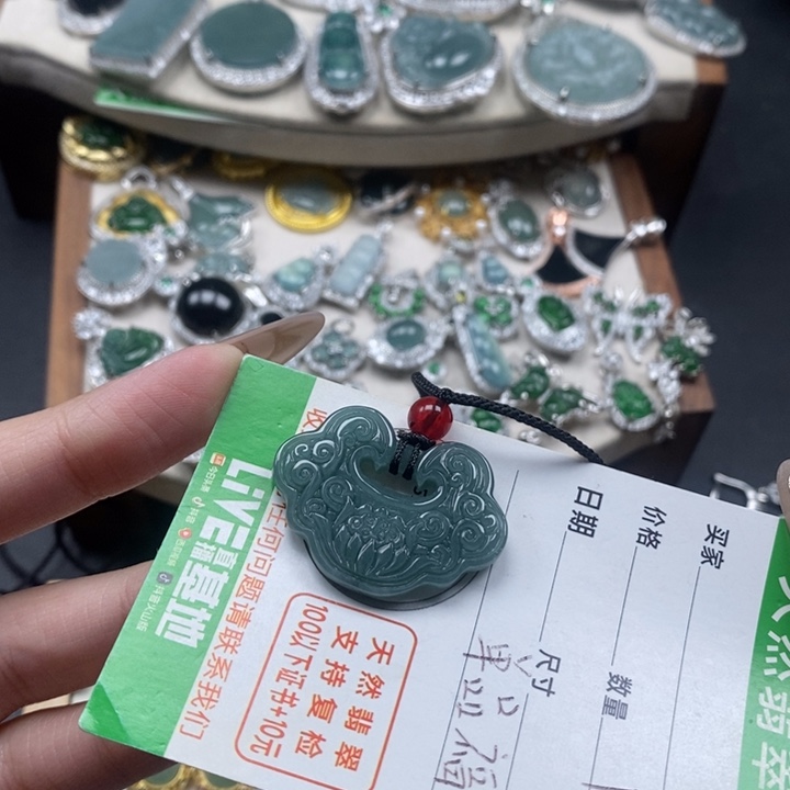 翡翠颈饰未镶嵌翡翠