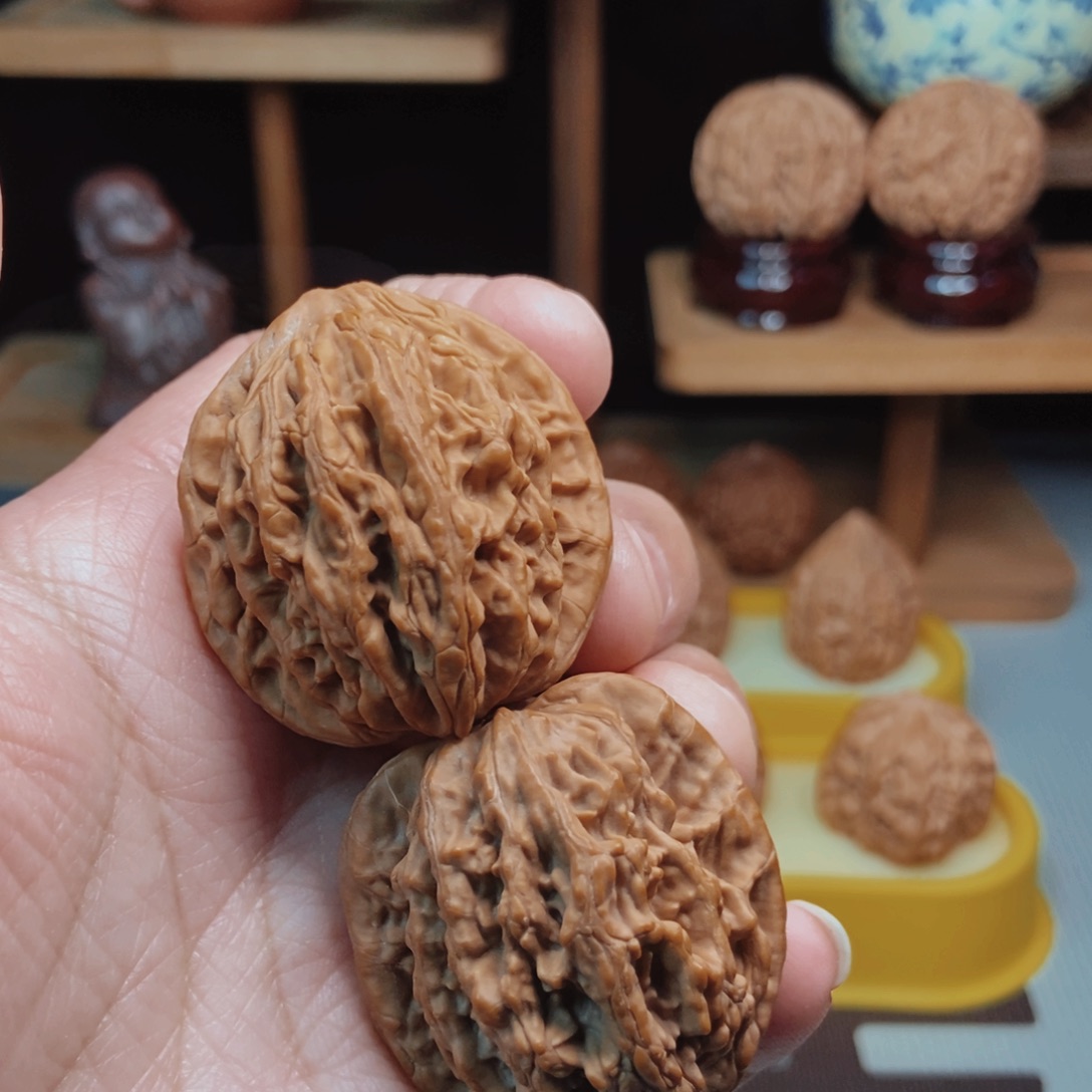 堂***堂福利虎头核桃手把件！