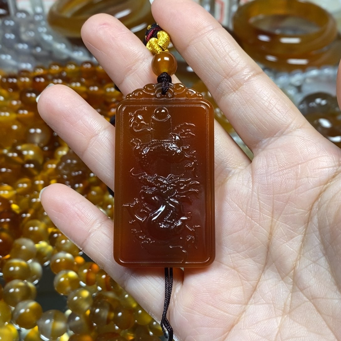 ****合玛瑙/玉髓未镶嵌玛瑙吊坠