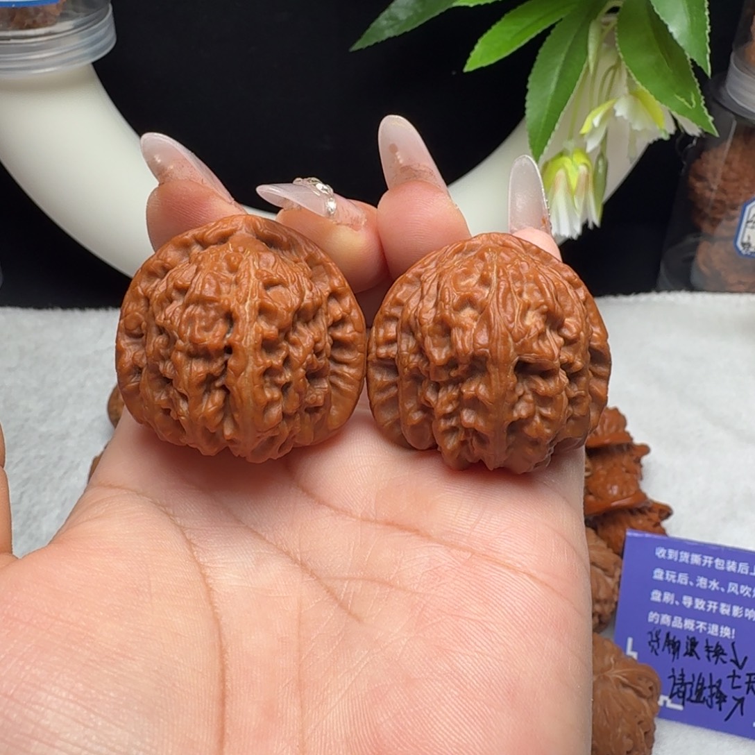 早***文玩核桃把件三角白38