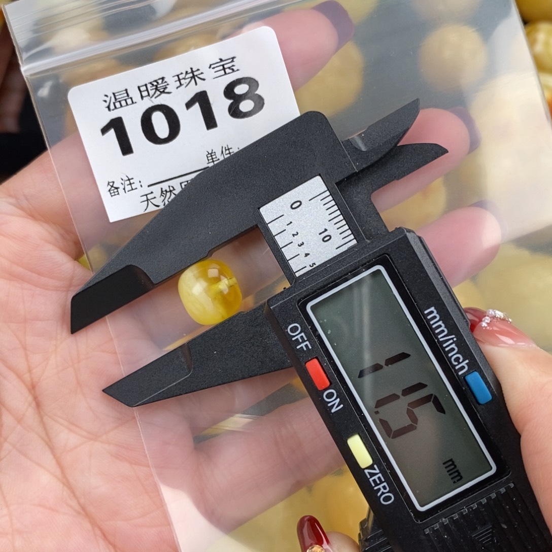 琥珀未镶嵌珠宝奇石裸石