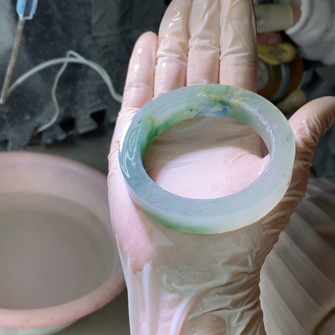 般***若石英质玉（非洲翠）未镶嵌手镯定制