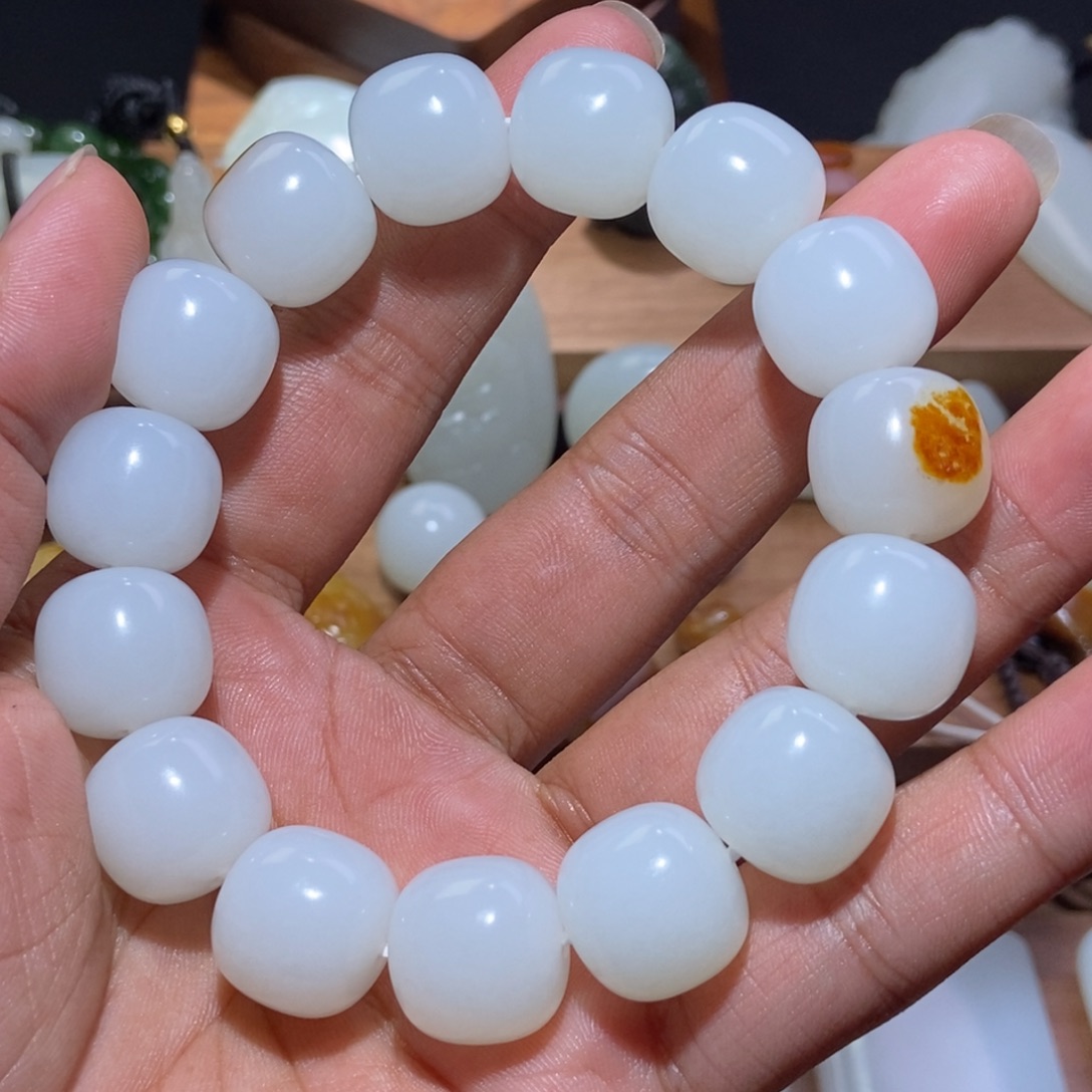 平***哥和田玉未镶嵌颈饰