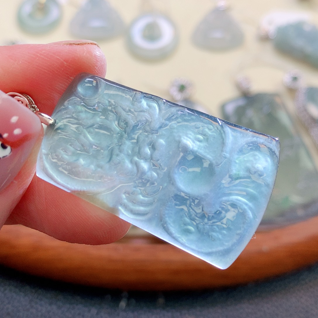 翡翠颈饰未镶嵌翡翠