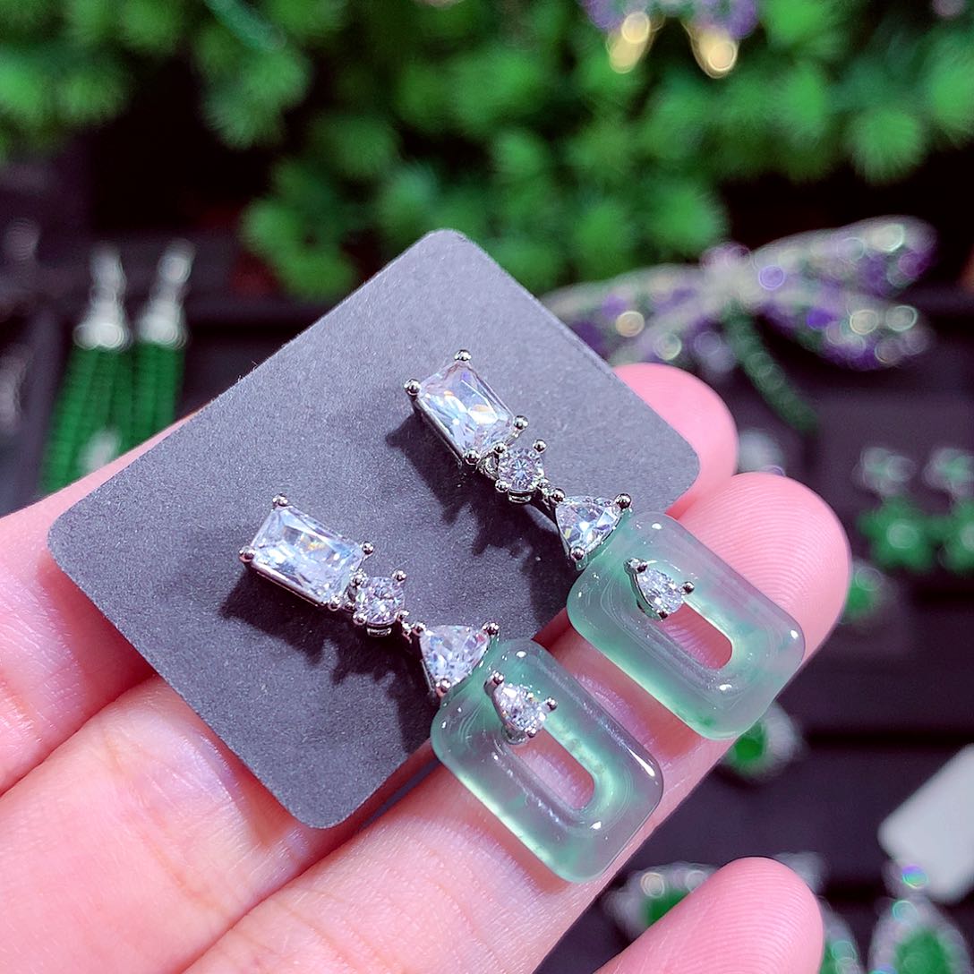 颈饰未镶嵌翡翠天然