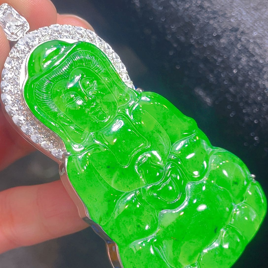 翡翠颈饰未镶嵌翡翠