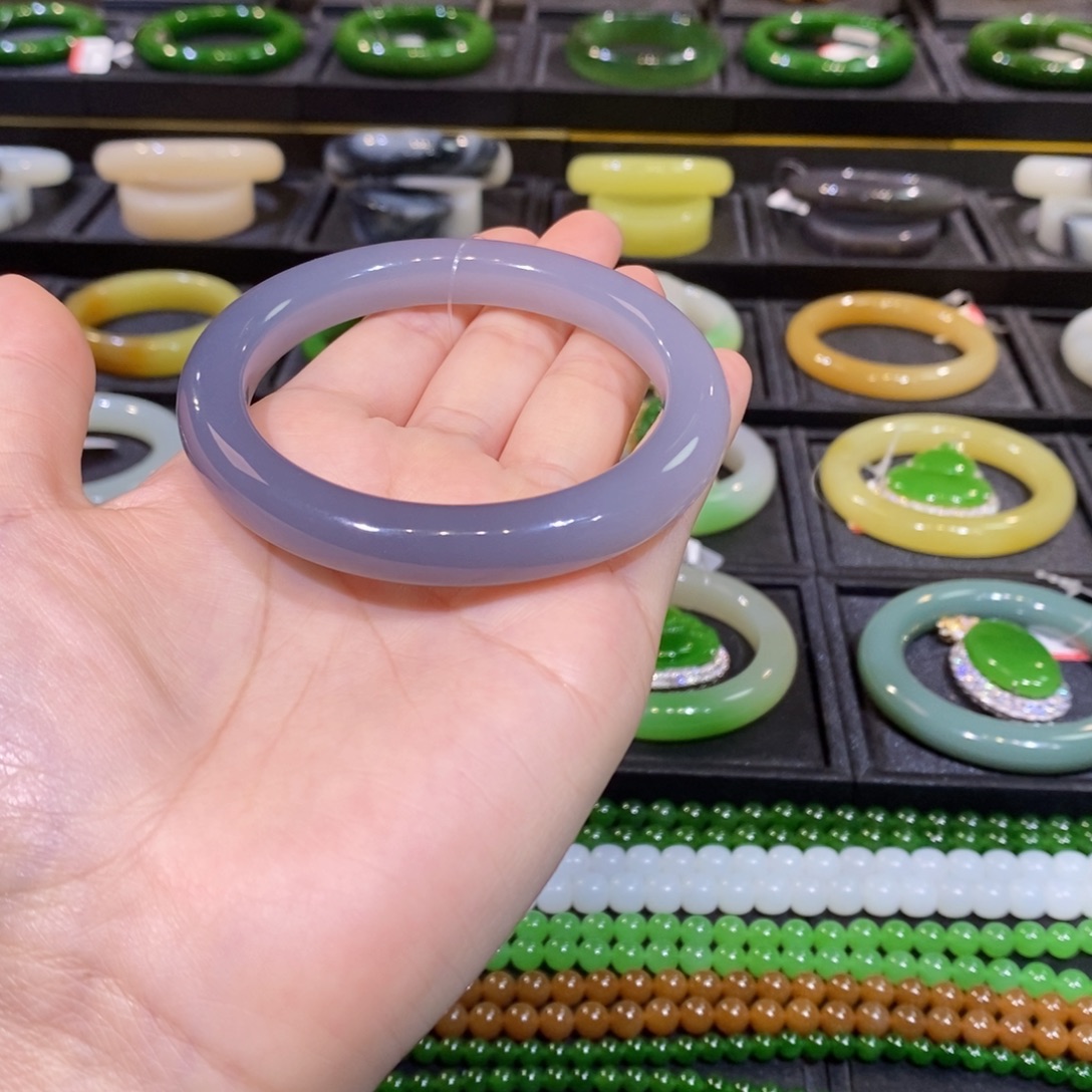 ****l和田玉手镯未镶嵌