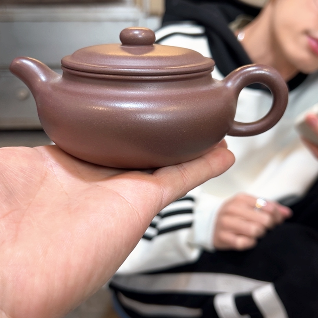 靜***啓茶壶紫砂MB。老紫泥。 扁腹。 200CC