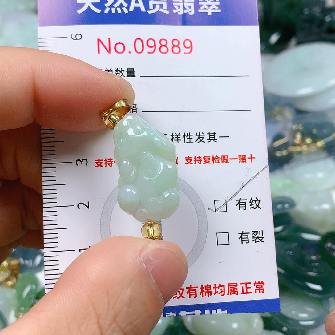 翡翠颈饰未镶嵌天然翡翠