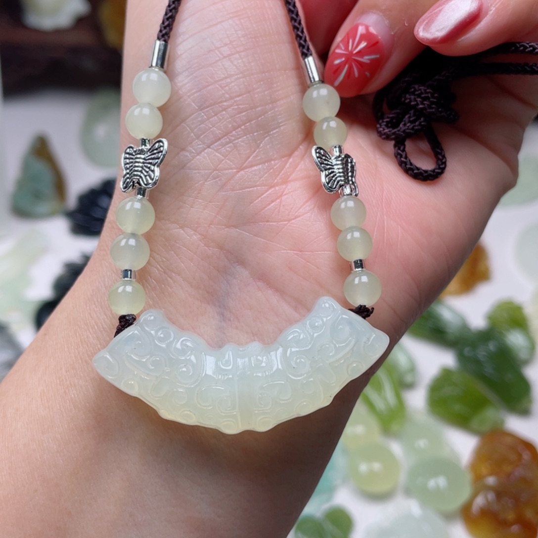 蛇纹石玉颈饰未镶嵌