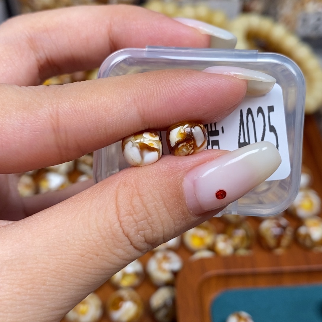 蜜蜡未镶嵌珠宝奇石4025
