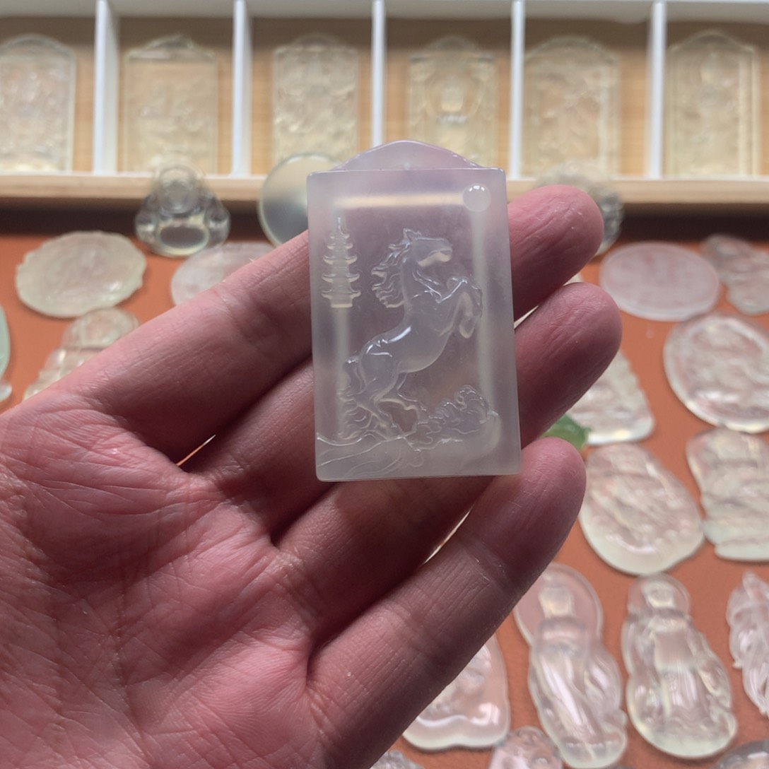 蛇纹石玉颈饰未镶嵌