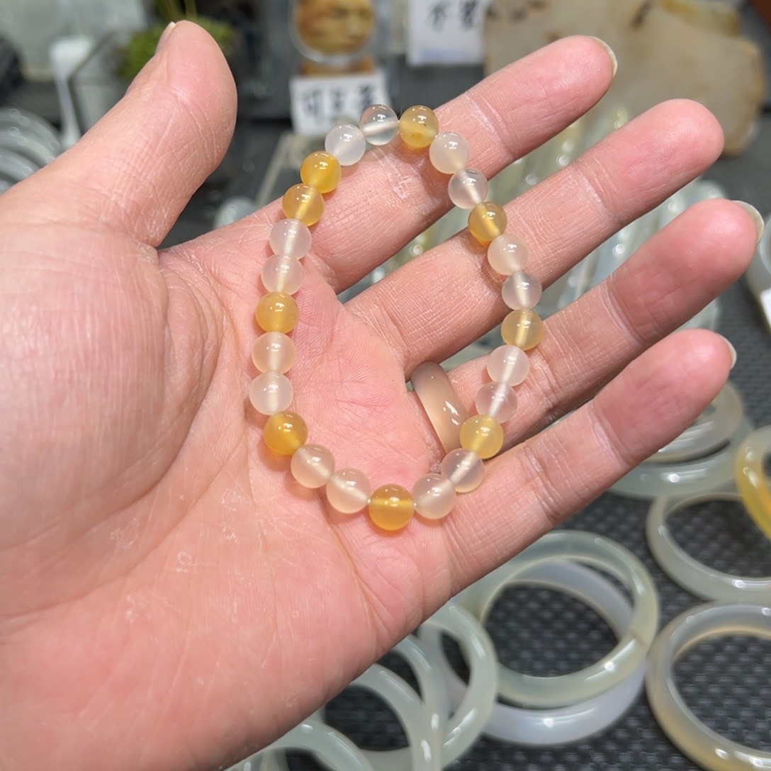 玛瑙/玉髓手镯未镶嵌陈*?