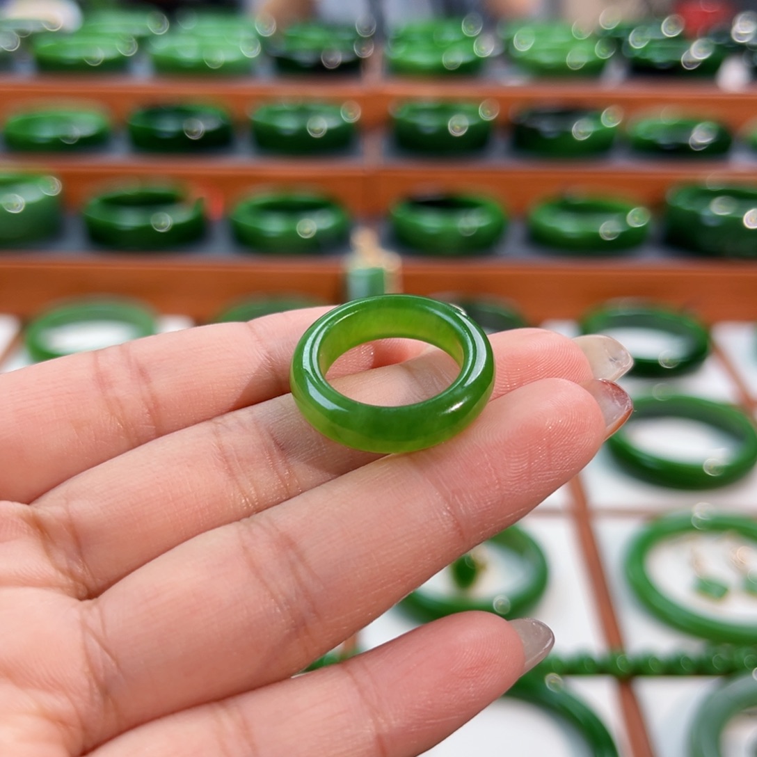 未镶嵌戒指和田玉酱*?