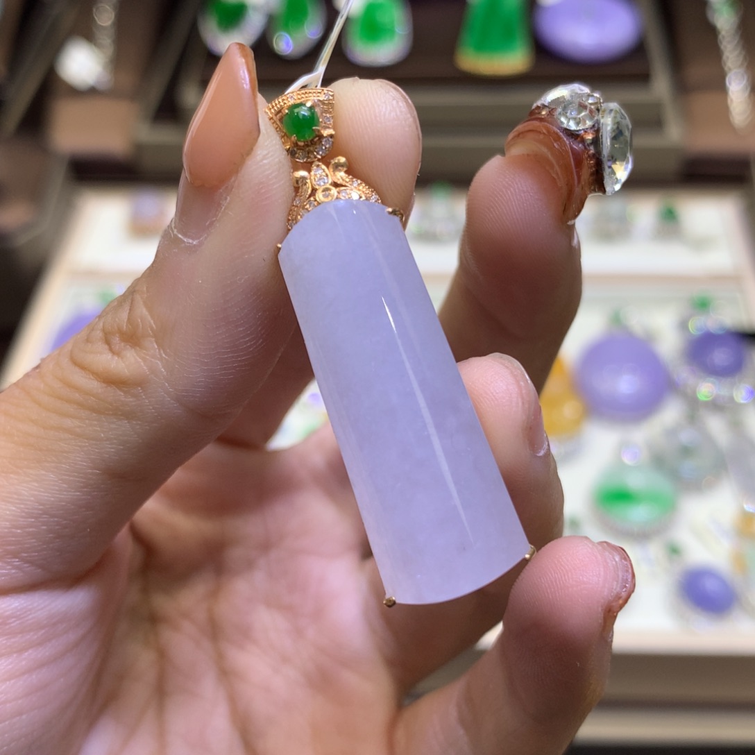 翡翠颈饰18K金镶嵌翡翠