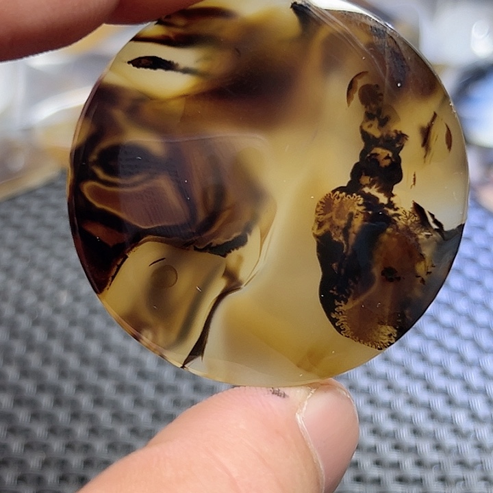 输***称玛瑙/玉髓未镶嵌珠宝半成品