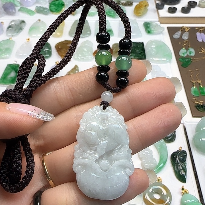 翡翠颈饰未镶嵌12生肖猪牌