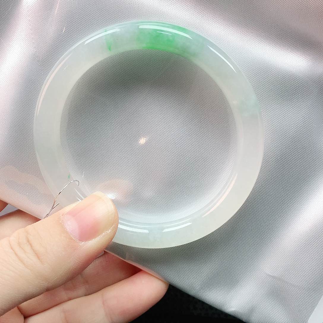 翡翠手镯未镶嵌53圆
