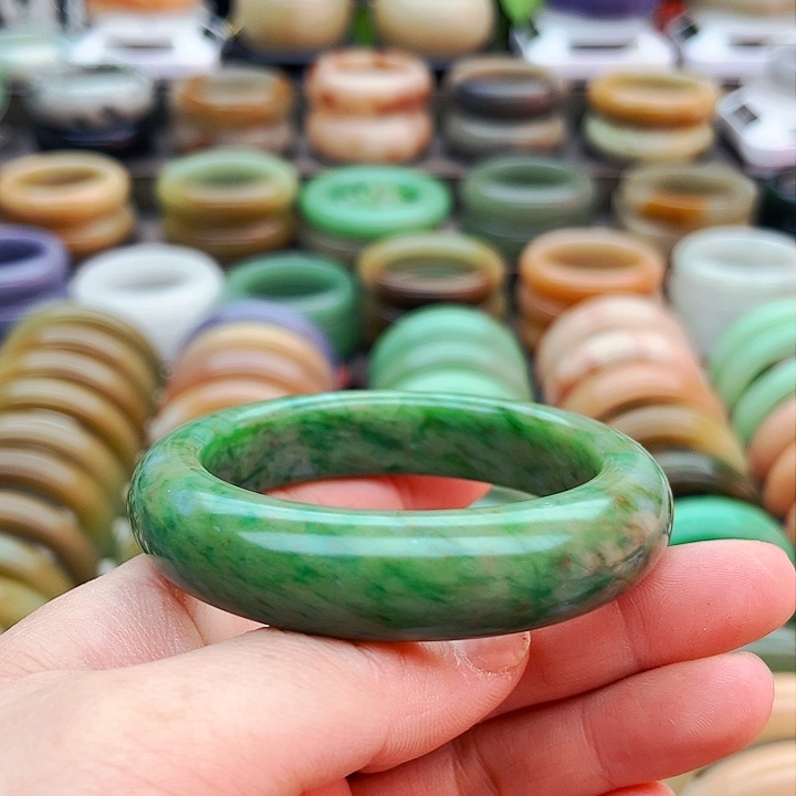 未镶嵌手镯（圆镯）石英质玉