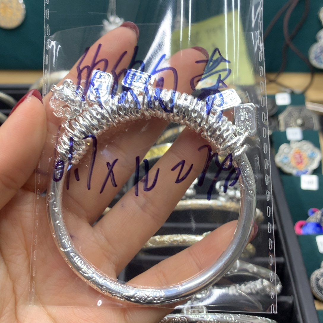 足银直播间选款银饰品