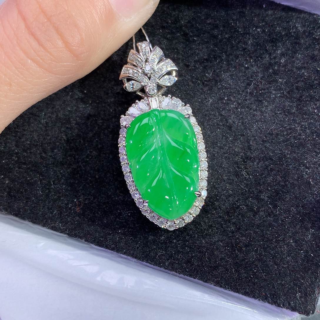 翡翠吊坠(赠链)18K金镶嵌