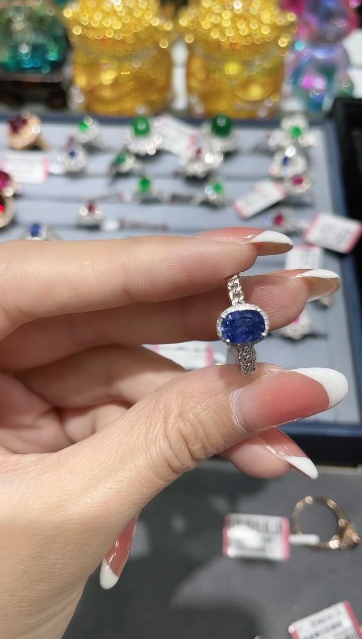 18K金镶嵌天然蓝宝石戒指