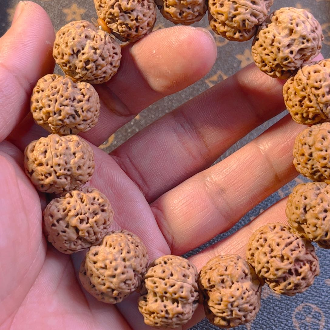 金刚菩提吊坠满肉蜂王