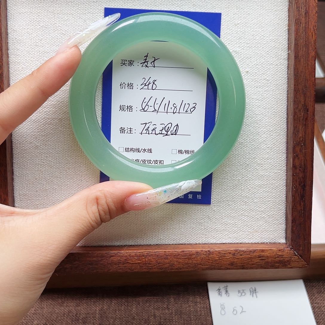《***》未镶嵌手镯石英质玉