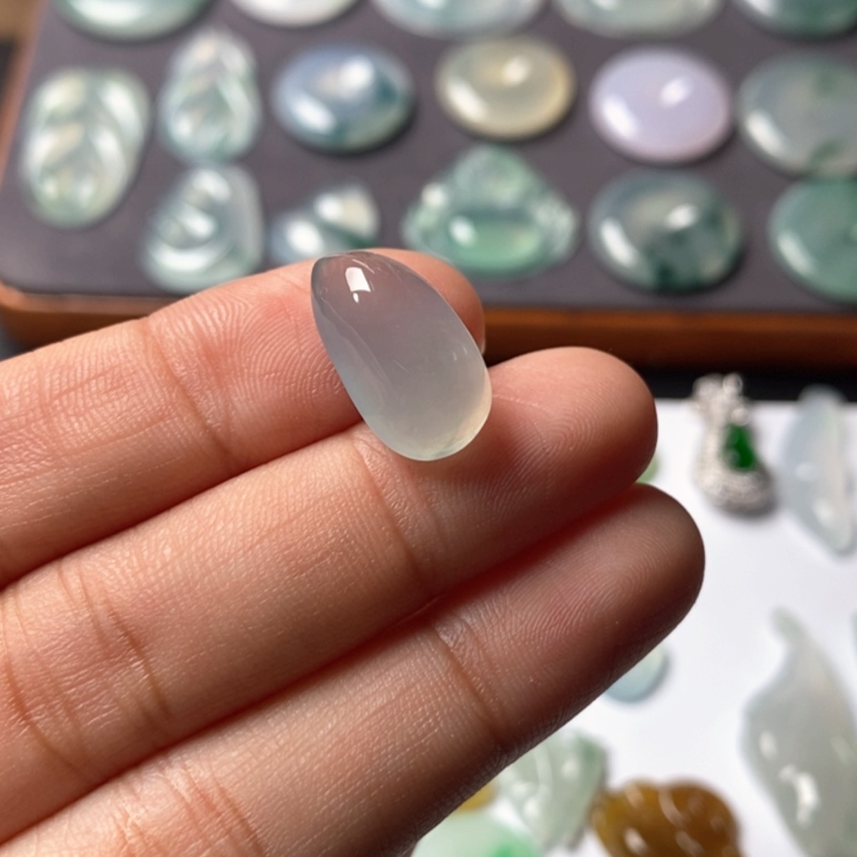 【闪购商品】翡翠颈饰未镶嵌随形