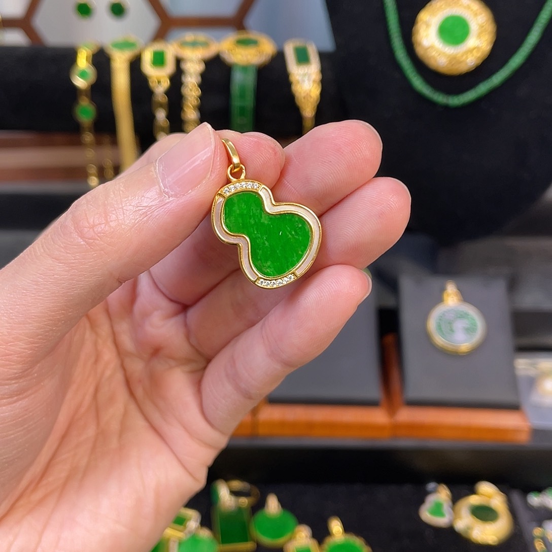 翡翠吊坠(赠链)银S925镀金镶嵌