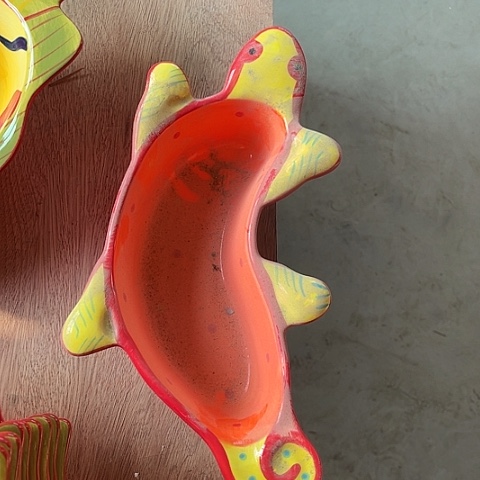 微瑕，不能明火，口径27高5宽9红鳄鱼