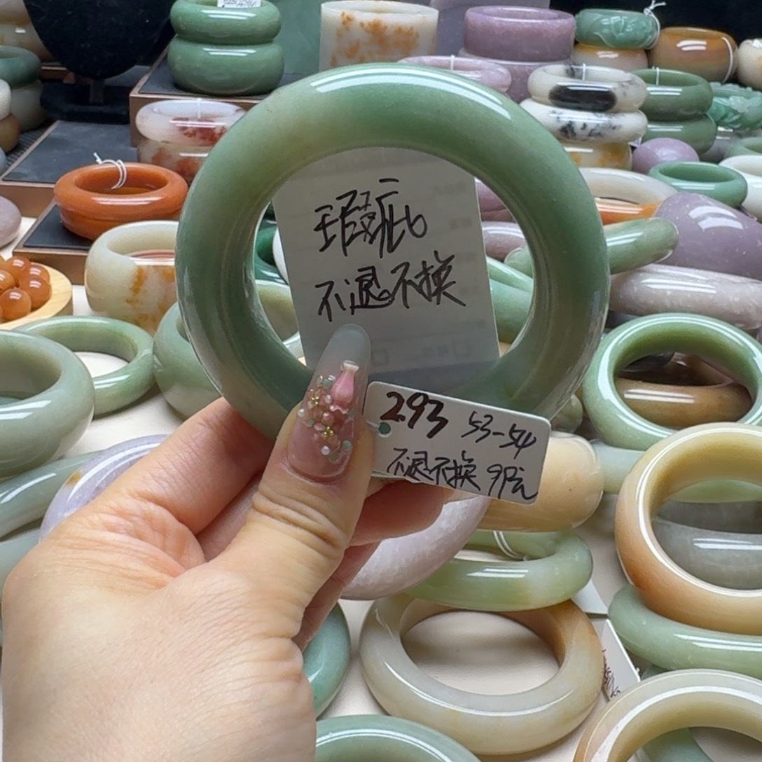 石英岩玉未镶嵌手镯