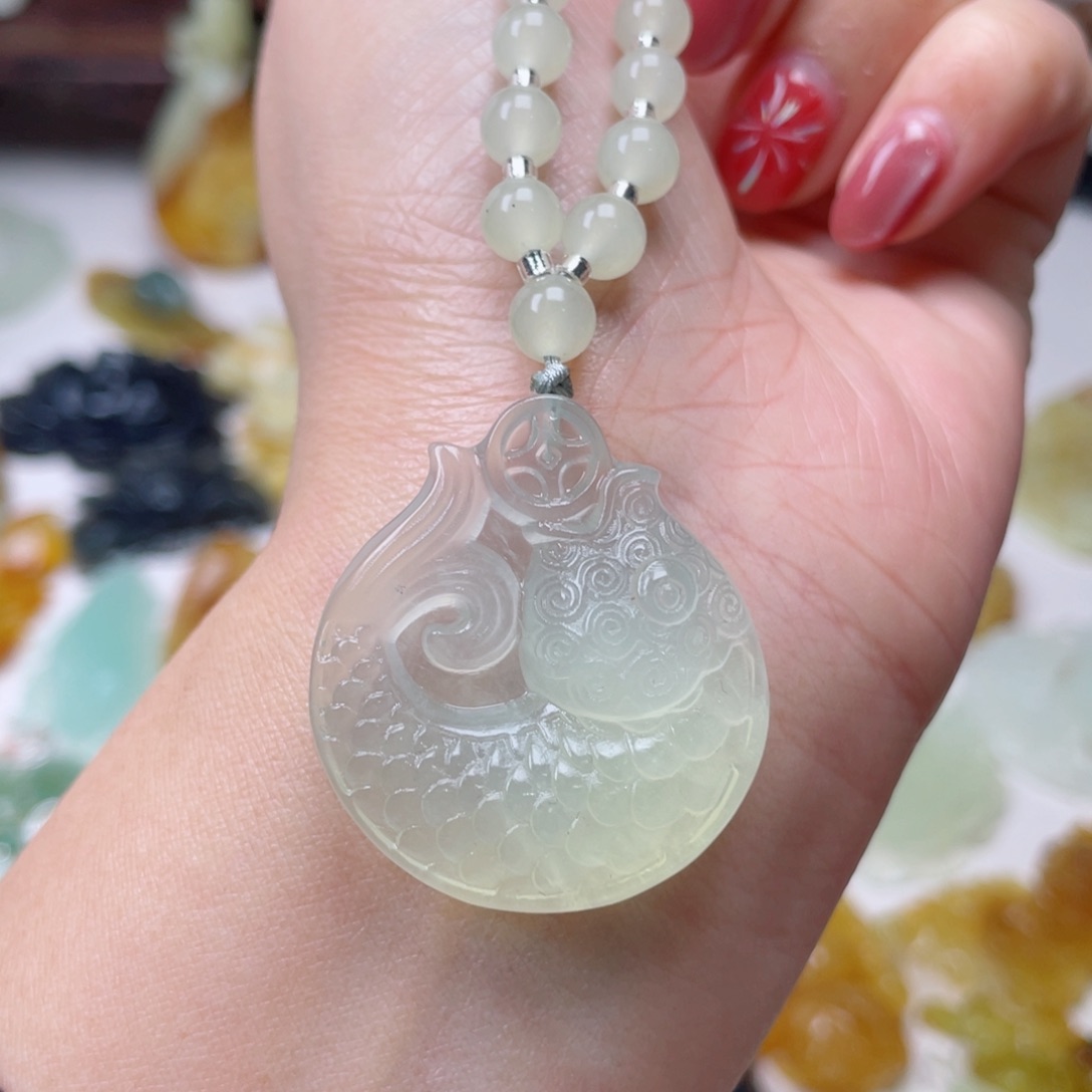 蛇纹石玉颈饰未镶嵌