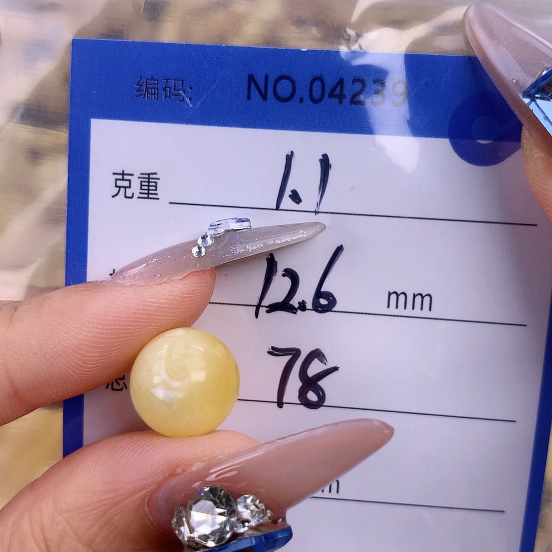 蜜蜡未镶嵌珠宝奇石