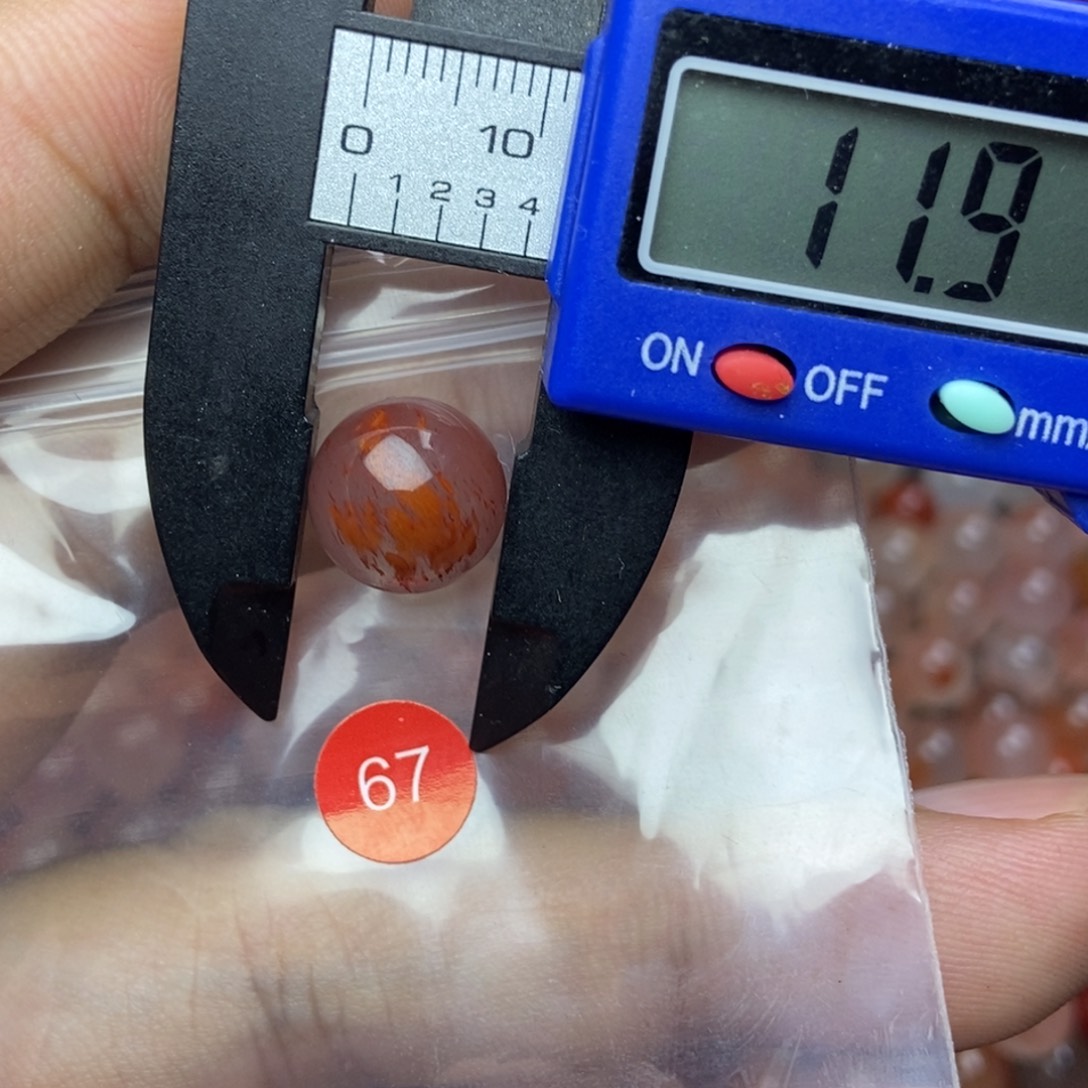 南红玛瑙未镶嵌有瑕疵