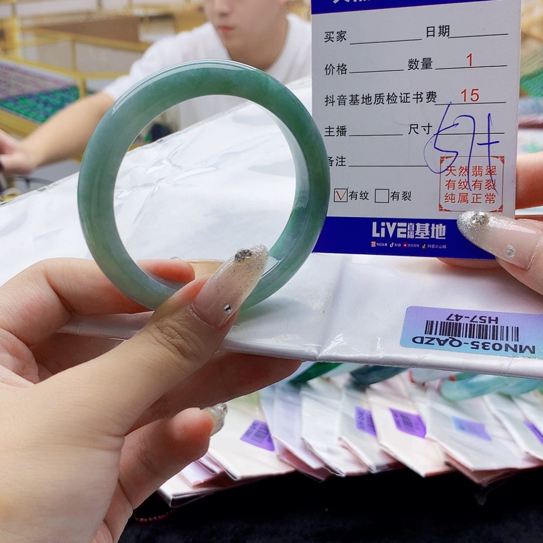 翡翠手镯未镶嵌000……