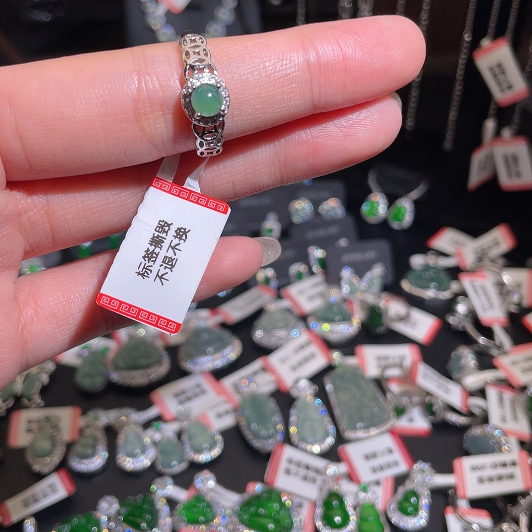 未镶嵌戒指翡翠戒指