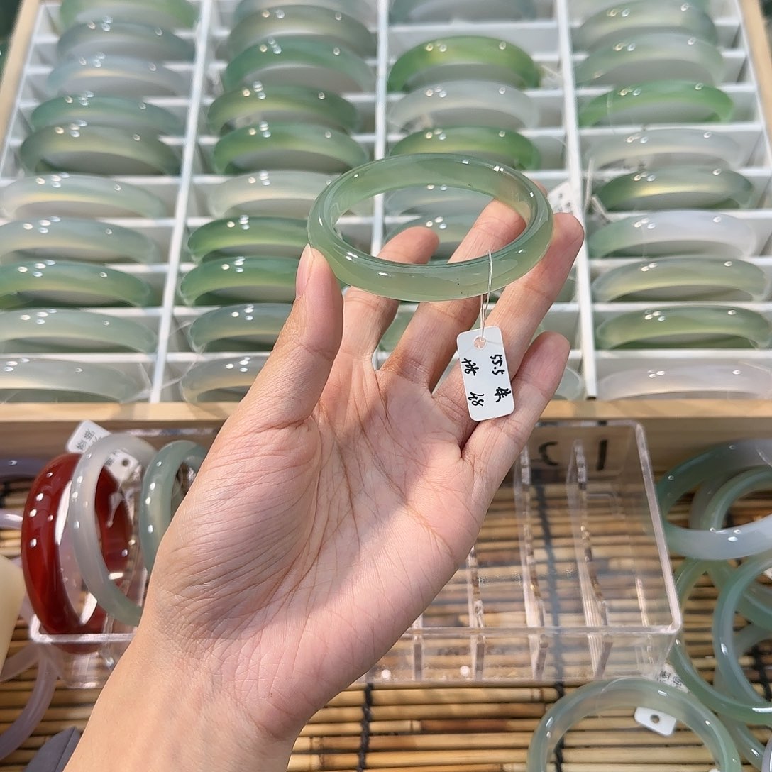 玛瑙/玉髓未镶嵌手镯圈口55.5