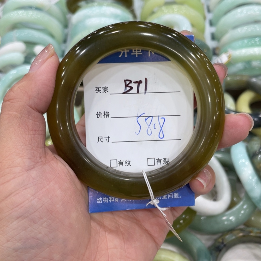 蛇纹石玉未镶嵌手镯