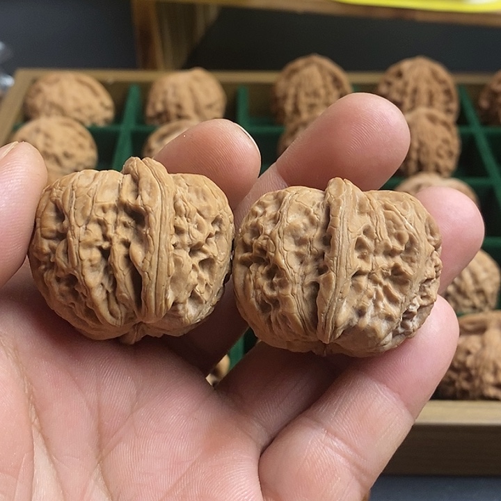 把件文玩核桃文玩核桃，元宝，原装稍微带一点点小水尖