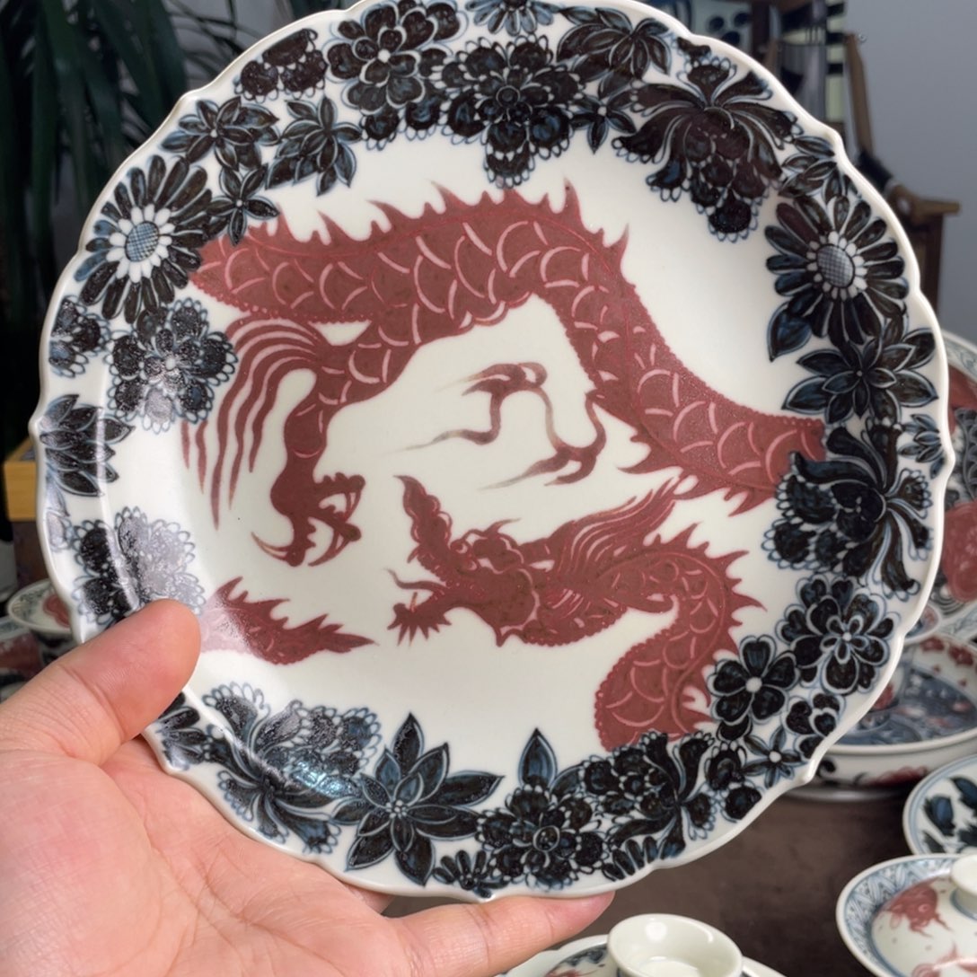 青花釉里红花卉龙葵口壶承