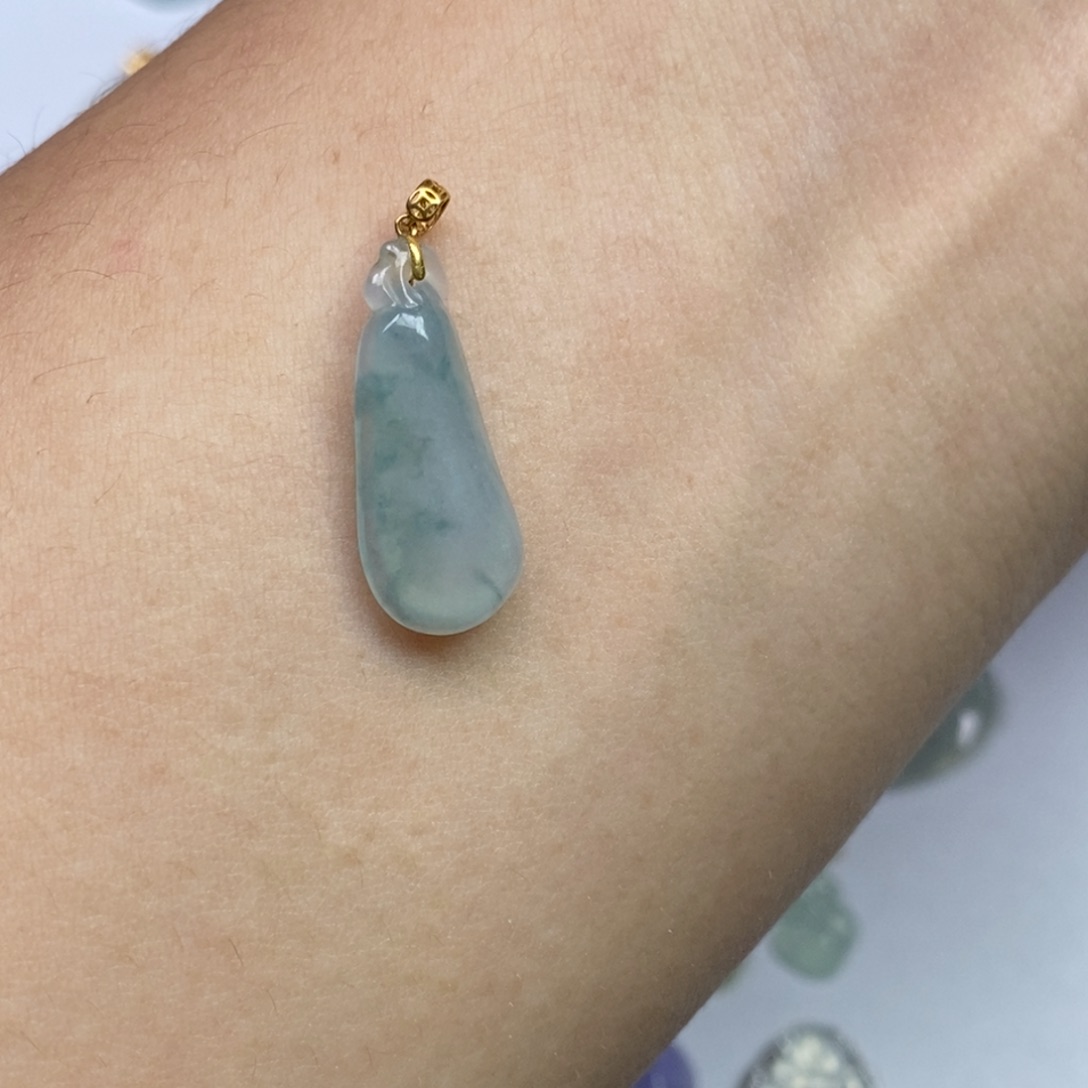 翡翠18K金镶嵌颈饰福瓜