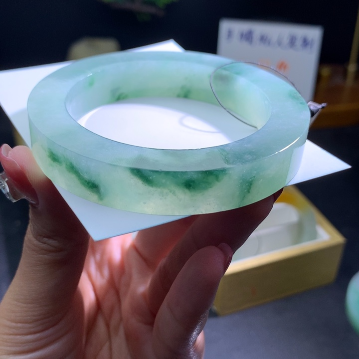 定制翡翠未镶嵌翡翠手镯