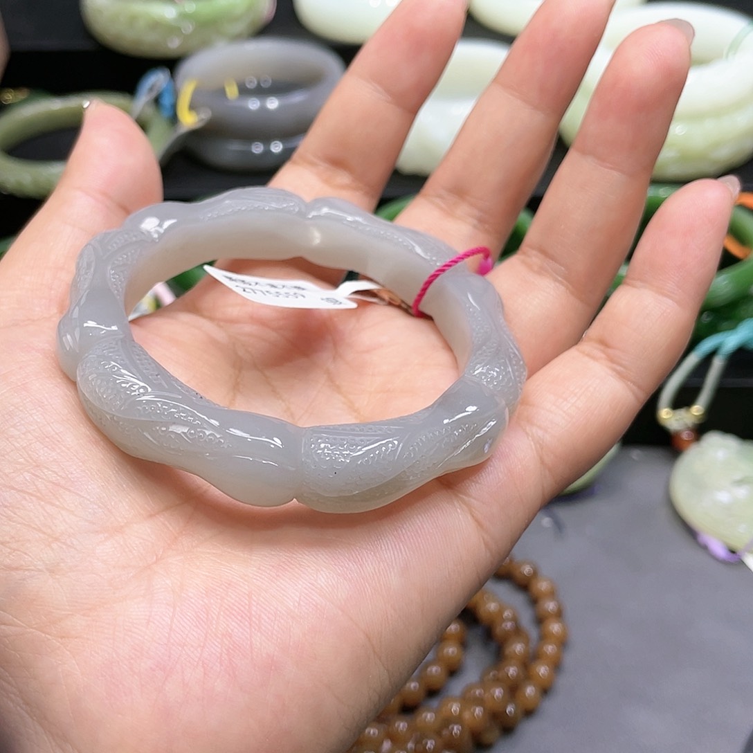 【闪购商品】和田玉手镯5657圈口93未镶嵌