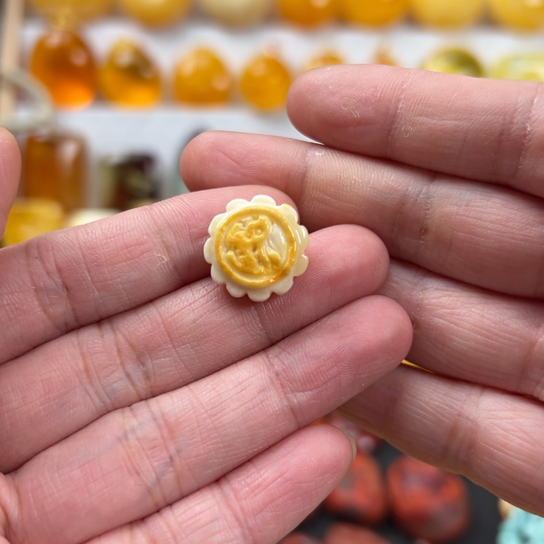 蜜蜡未镶嵌颈饰蜜蜡